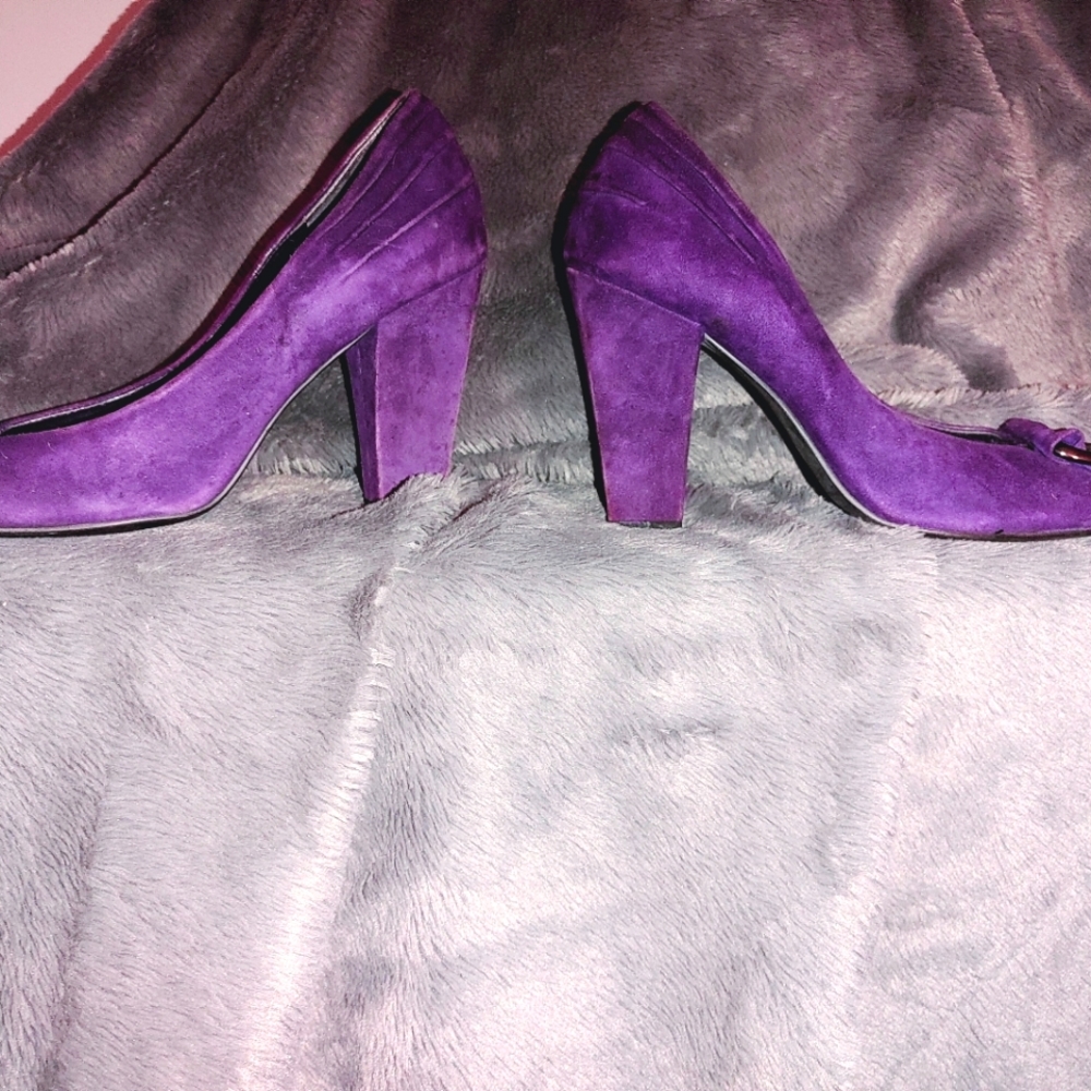 Vintage BCBG Purple Velvet Pumps